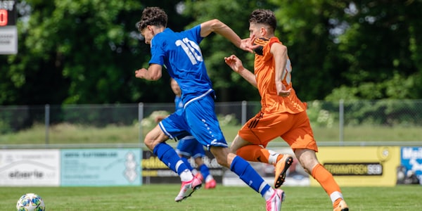 阿森纳新援在训练中展示精湛射门技巧